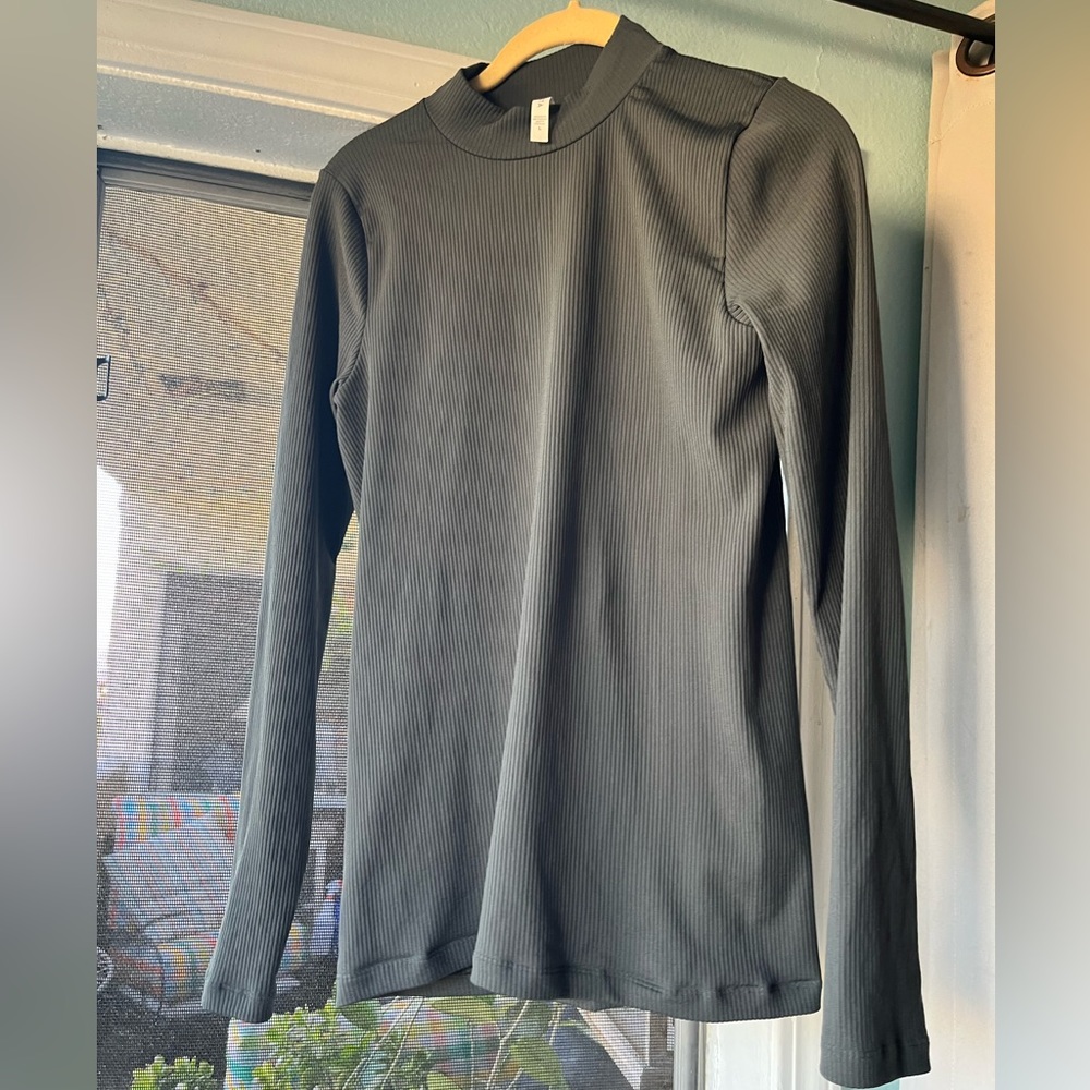 Athleta large long sleeve ribbed top, gray